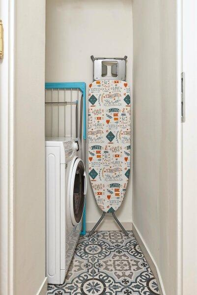 Abstellraum mit Waschmaschinenanschluss