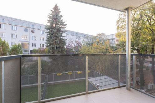 ZUM VERKAUFEN! Attraktive Kapitalanlage: Vermietete charmante Kleinwohnung mit gro�z�gigem Balkon und Tiefgaragenstellplatz! N�he U6 Spitz!