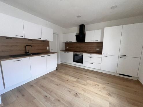 Zentrale Traumwohnung mit Balkon - jetzt einziehen!