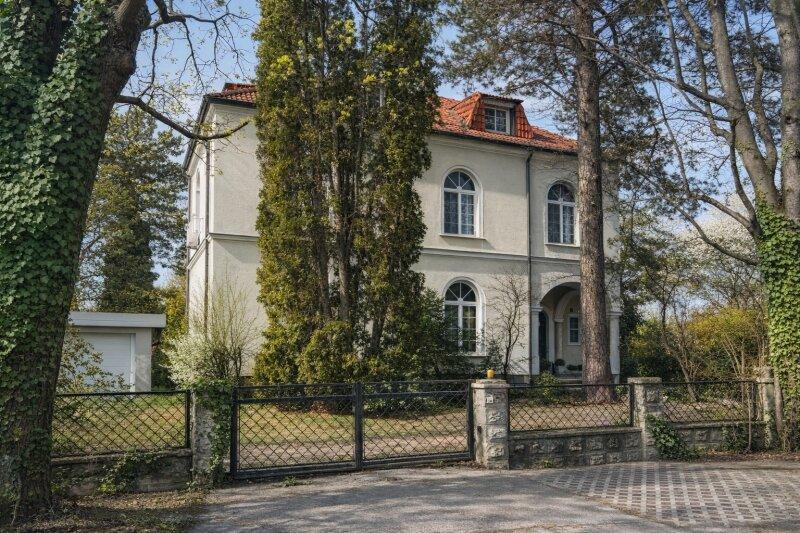 Villa Stra�enansicht