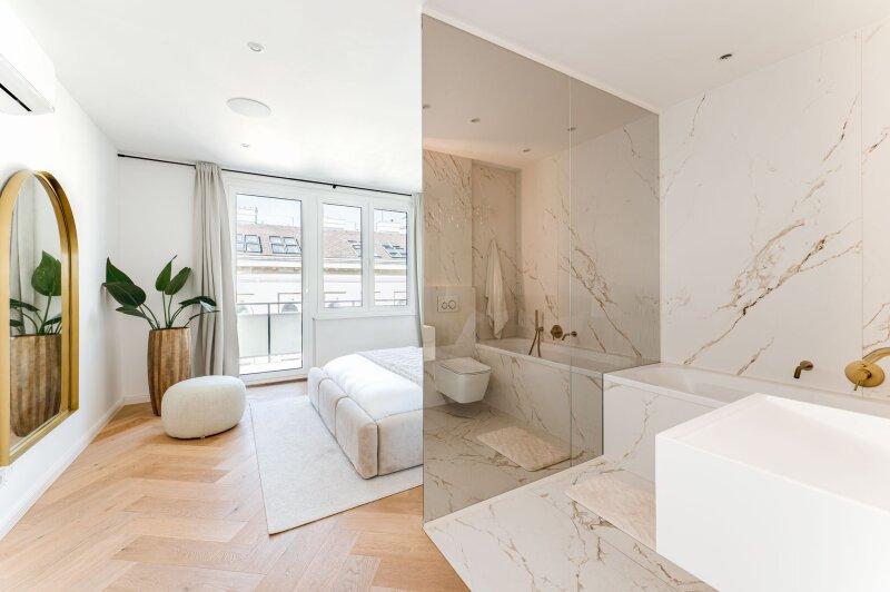 Schlafzimmer mit Bad en Suite und Loggia