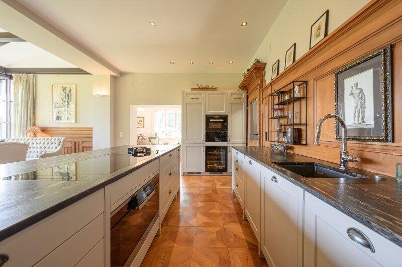 hochwertige K�che inkl. Miele-Einbauger�ten