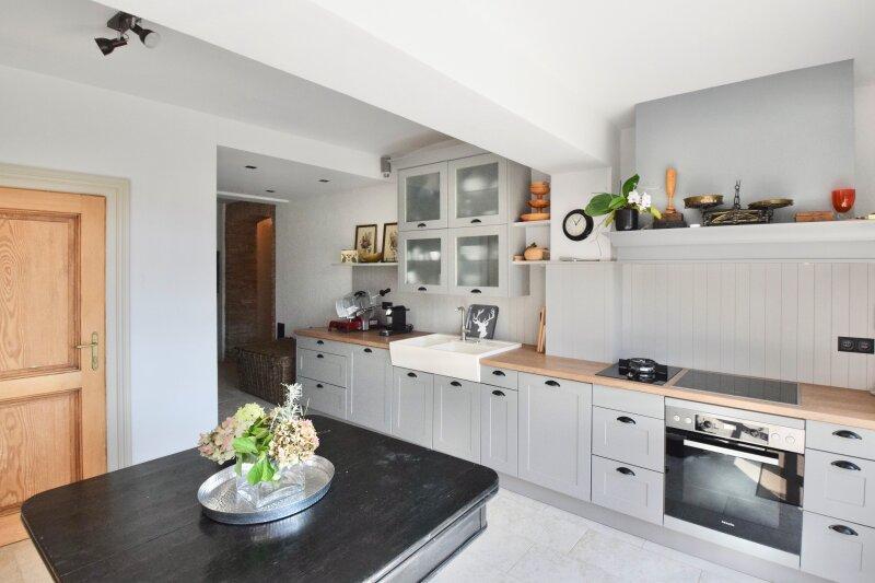 hochwertige K�che im Gartengescho�