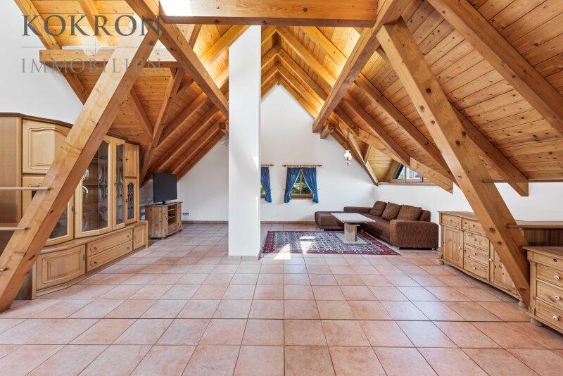 2. Wohneinheit - Wohnzimmer im Dachgeschoss