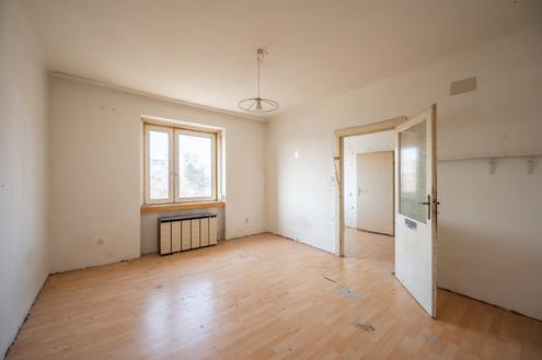 ++NEU++ Ruhige 2-Zimmer Altbau-Wohnung mit getrennter K�che, viel Umbau-Potenzial!