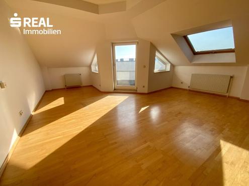 Dachausbau, ca. 40 m� Wohnsalon, 2 Schlafzimmer und ca. 6,5 m� Eckterrasse