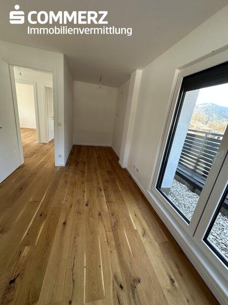 gro�es Zimmer mit Schrankraum