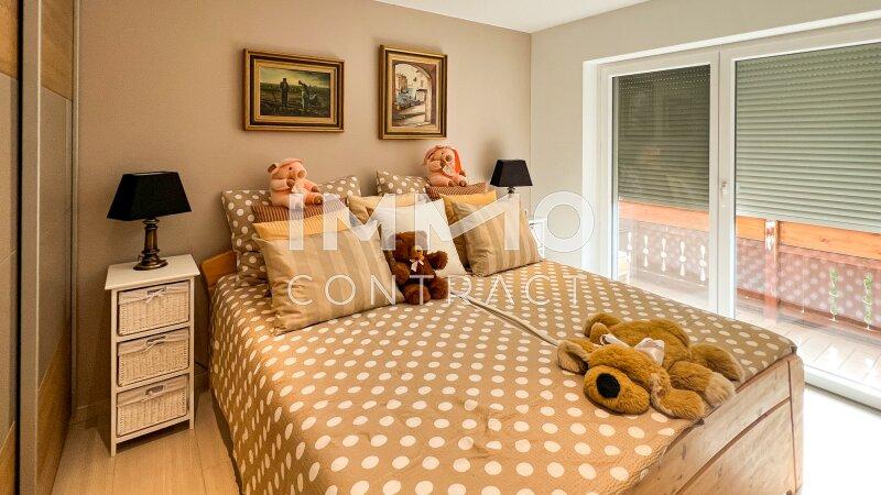 EG: Schlafzimmer 2 mit Balkonzugang