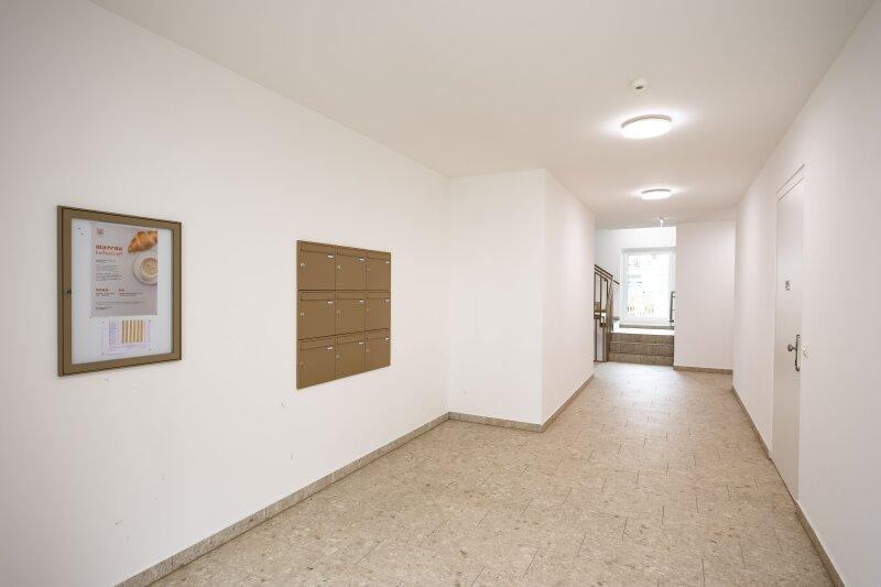 Eingangsbereich Kremstalstra�e 75