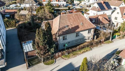 Einfamilienhaus mit gro�em Garten & Garage in Korneuburg - Sanierung oder Neubau!