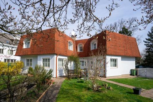 Vielseitige Eckliegenschaft in Top-Lage: Zwei Wohneinheiten + Arbeiten, auch zum Vermieten - alles m�glich!