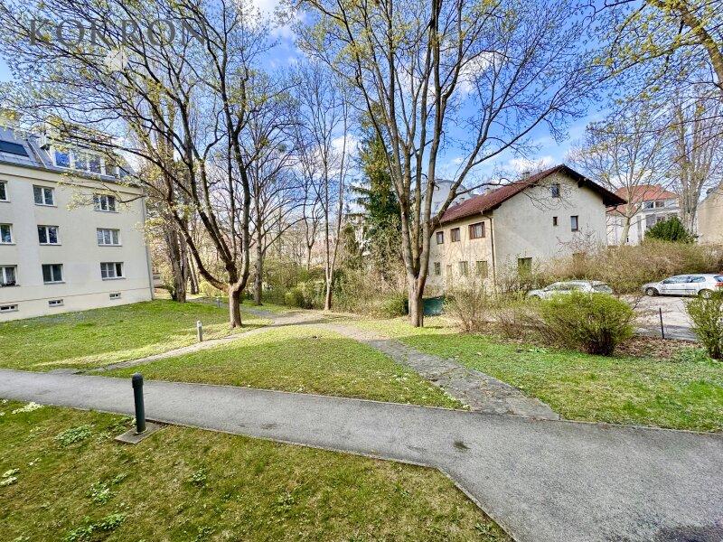 Gro�er Gemeinschaftsgarten mit Spielplatz