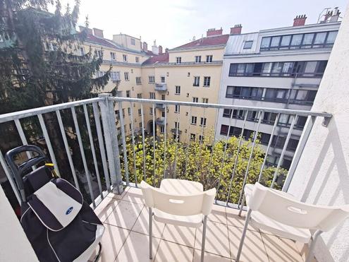 TANBRUCKGASSE, UNBEFRISTET, 37 m2 Altbau mit 3 m2 Balkon, 1 Zimmer, Küche, Duschbad, Parketten, Bahnhof Meidling