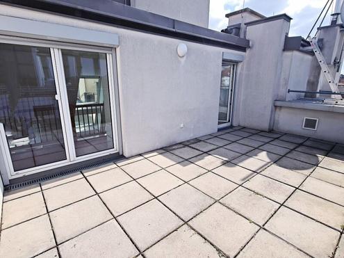 WASAGASSE, DACHGESCHOSS, klimatisierte 79 m2 Maisonette mit 2 Terrassen, 2 Zimmer, Wohnk�che, Galerie, Wannenbad, Ruhelage