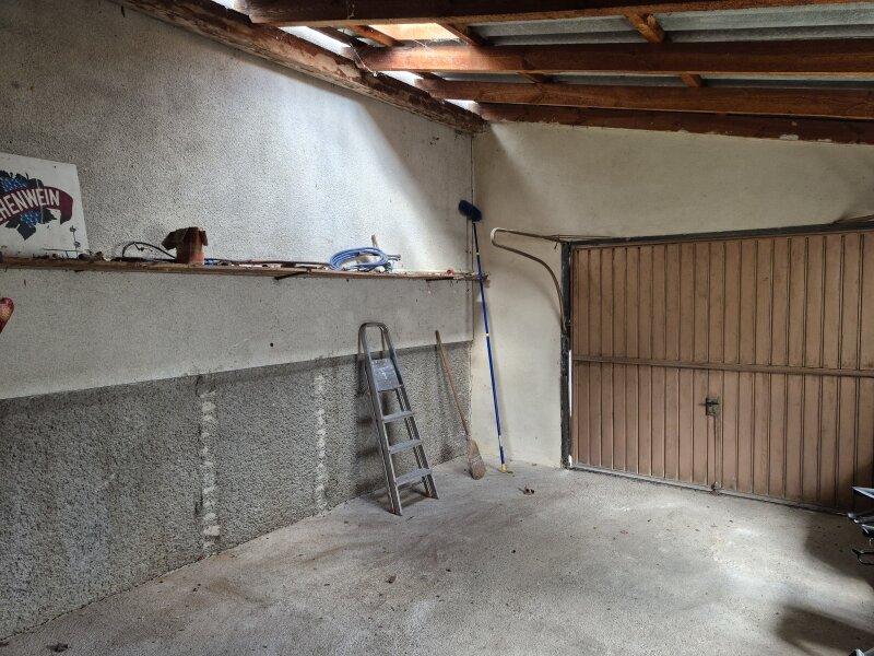 Abstellraum mit Garagentor