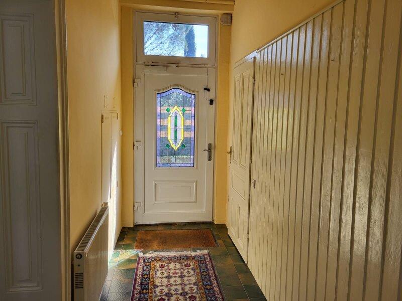 Charmante Villa mit weitl�ufigem Garten, Wintergarten & viel