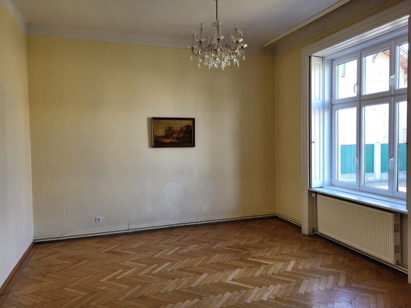 Charmante Villa mit weitl�ufigem Garten, Wintergarten & viel