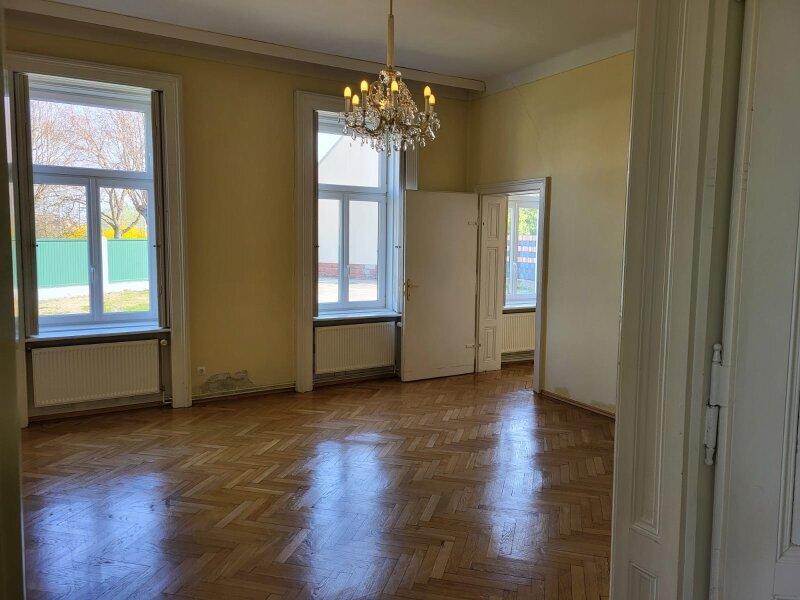 Charmante Villa mit weitl�ufigem Garten, Wintergarten & viel