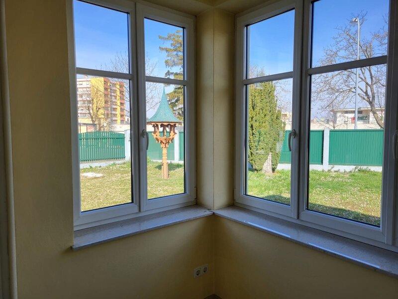 Charmante Villa mit weitl�ufigem Garten, Wintergarten & viel