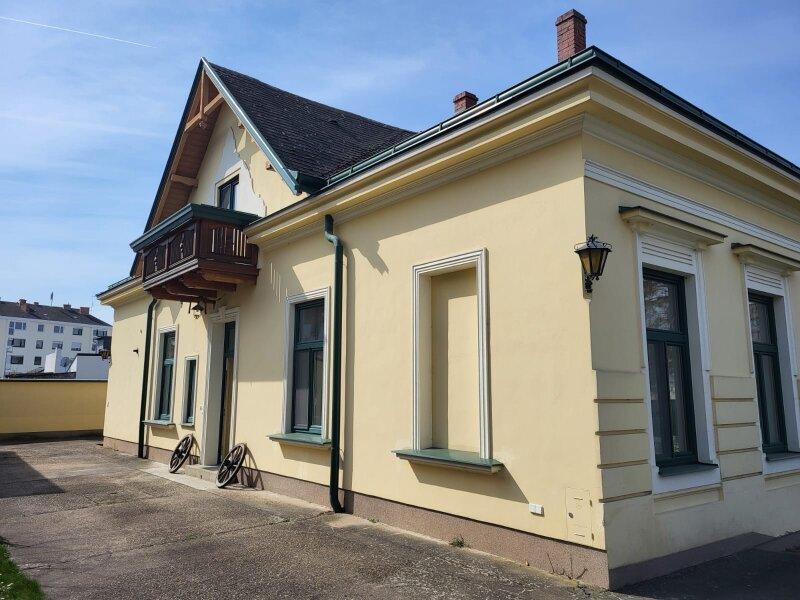 Charmante Villa mit weitl�ufigem Garten, Wintergarten & viel