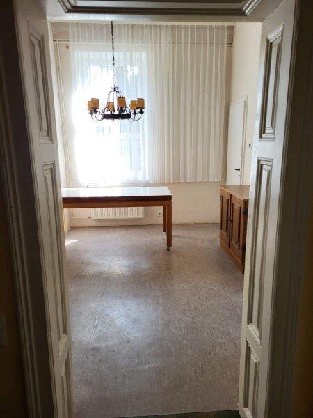 Charmante Villa mit weitl�ufigem Garten, Wintergarten & viel