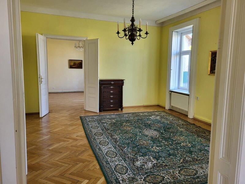 Charmante Villa mit weitl�ufigem Garten, Wintergarten & viel