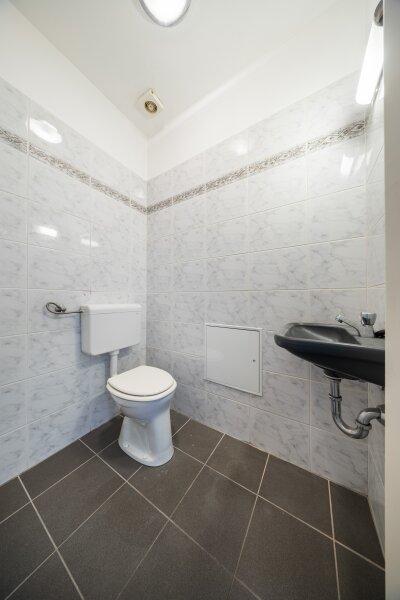 separate Toilette