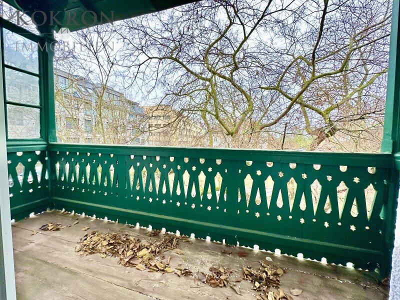 Original Balkon mit Blick ins Gr�ne