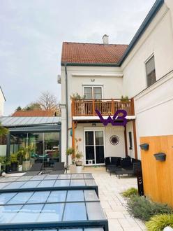 Preisreduzierung-Traumhaftes Eckreihenhaus mit Swimmingpool, Sommergarten und KFZ Stellplatz!