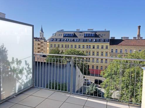 Moderne Dachgeschoss-Wohnung mit zwei Balkonen und bester Anbindung zur U4/U6 L�ngenfeldgasse!