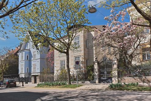 Au�ergew�hnliche Gelegenheit! Exklusive Gr�nderzeit-Villa im Cottageviertel