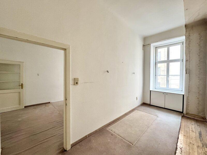 stra�enseitiges Kabinett