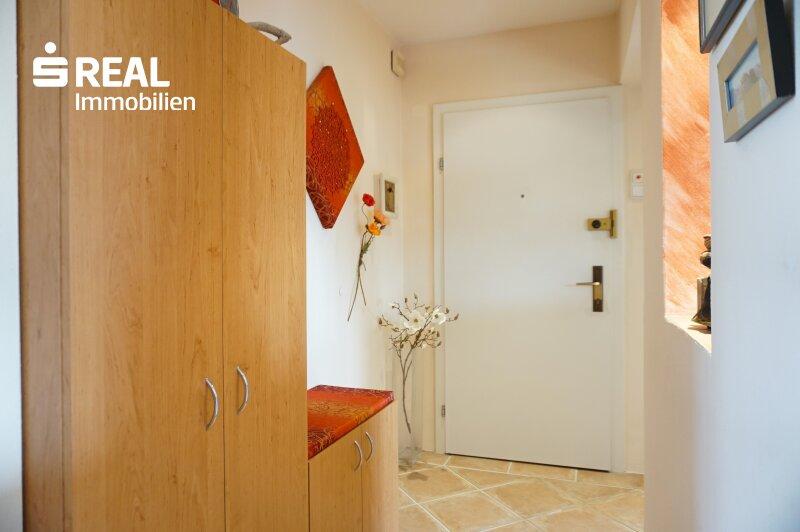 gro�z�giger Vorraum