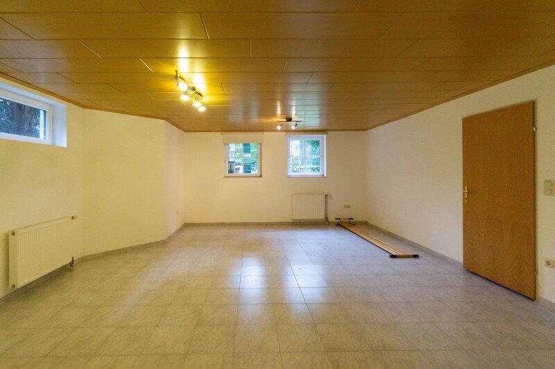 ger�umiger Kellerraum