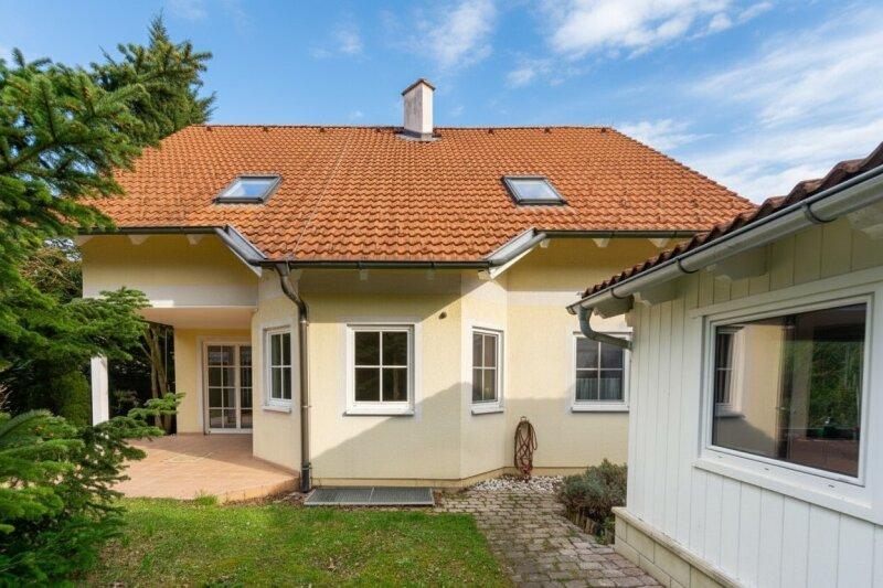 Hausansicht stra�enseitig