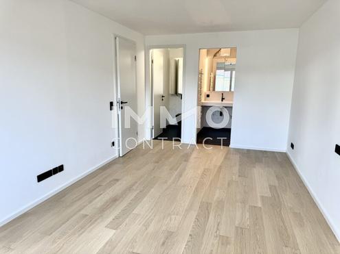 Best Price! Directly at the main train station: Commission-free