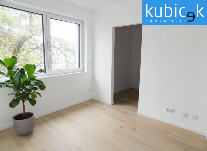 Schlafzimmer mit Schrankraum