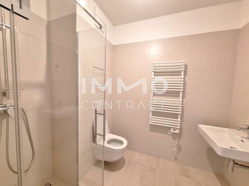 Bad mit WC und Dusche