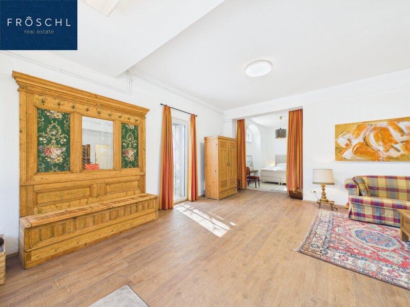 Blick vom Eingang zur Garderobe