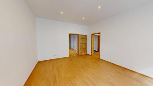 Sofort bezugsfertig - Stilvoller Altbau mit hohen Decken N�he Kongressbad