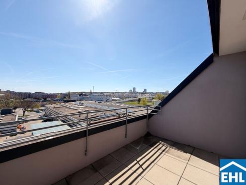 Gro�z�gige 2-Zimmer-Dachgeschosswohnung mit sonniger Terrasse!