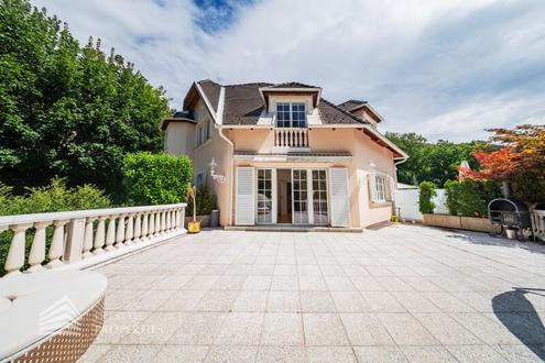 Elegantes Haus mit gro�z�giger Terrasse und gepflegtem Garten