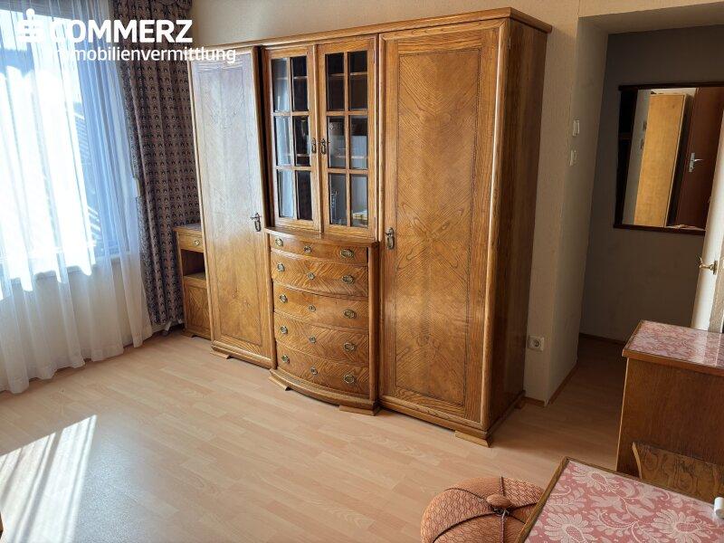 Zimmer mit Ankleideraum EG