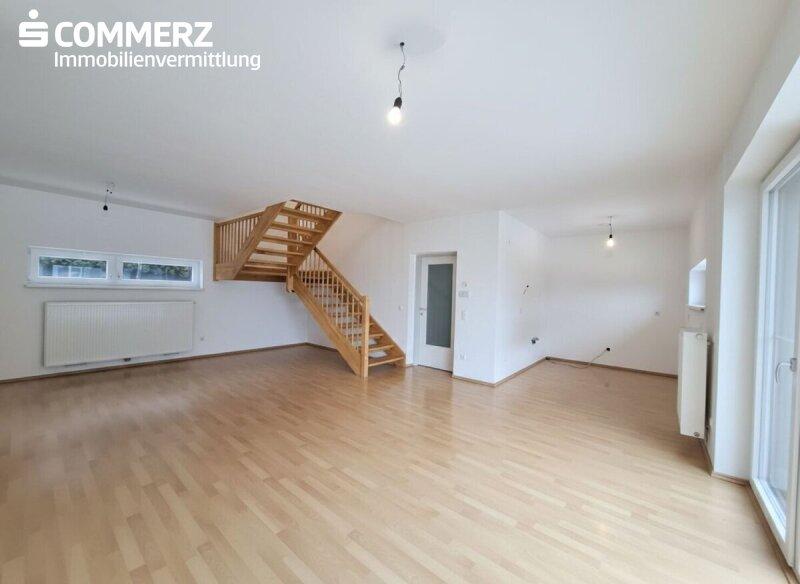 Wohnzimmer mit Kochnische EG