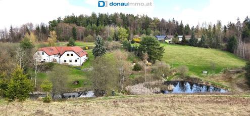 Seltene Gelegenheit: Gro�z�giger Dreiseithof mit 3 Wohnungen und Gewerbefl�chen auf 3 ha in Gro� Gerungs
