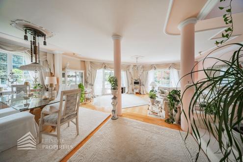 Beeindruckende Villa mit gepflegtem Garten und Pool