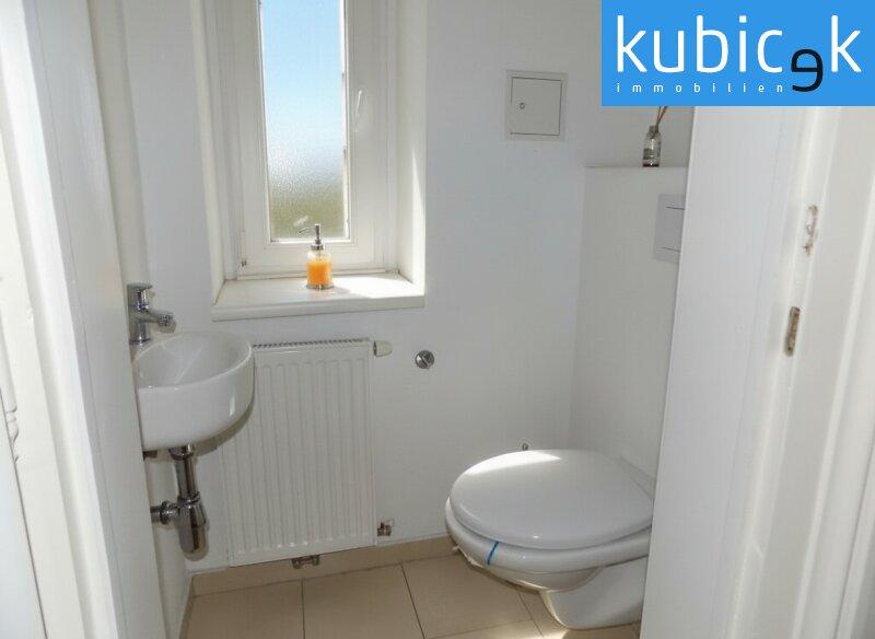 WC mit Handwaschbecken