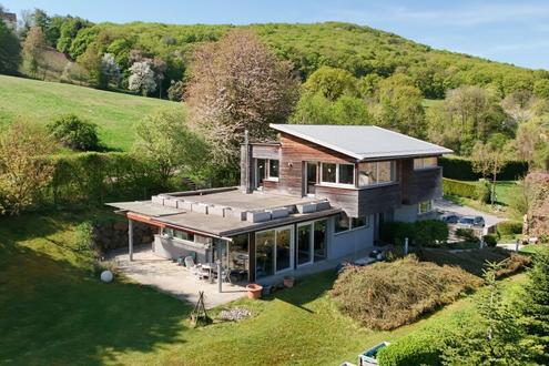 Nachhaltig wohnen mit Erdw�rme - Architektenhaus in idyllischer Gr�nruhelage mit Weitblick