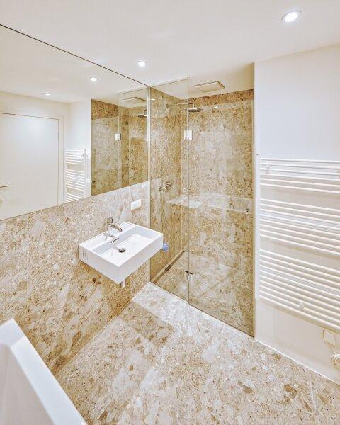 Bad mit Duschansicht