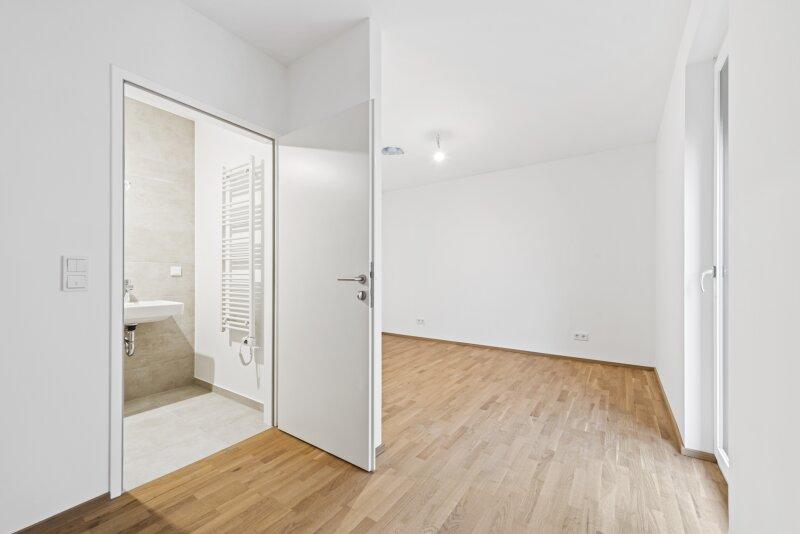 Zimmer mit Schrankraum und Bad